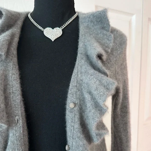 PECK & PECK LUXURY ~ Heather Gray Ruffled Cardigan w/ Hidden Buttons size S - Picture 7 of 8
